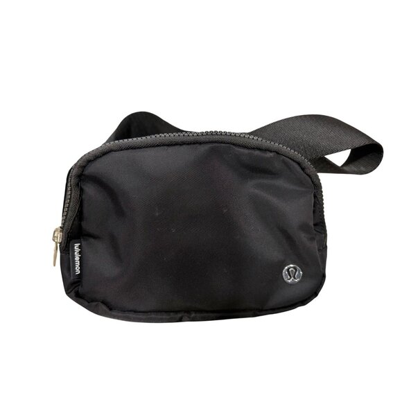 Lululemon Black Crossbody Belt Bag With Adjustable Strap & Zipper Closure - Picture 2 of 11